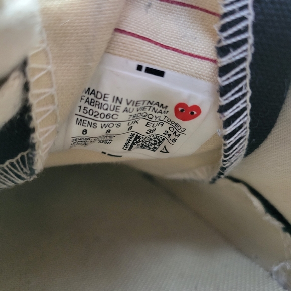 Comme Des Garçons PLAY x Converse Unisex Chuck Taylor Sneakers - Picture 6 of 7